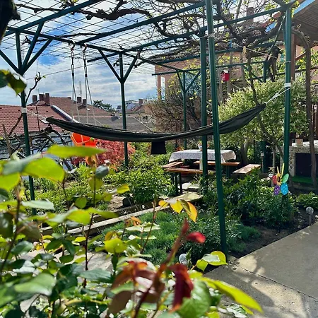 Апартаменты Garden Gate