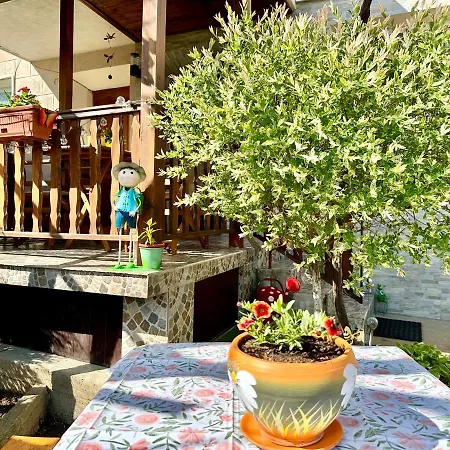 Апартаменты Garden Gate *